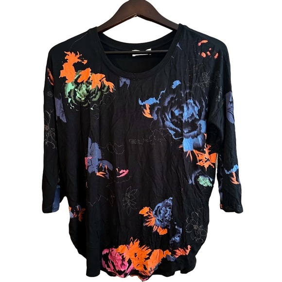 Babaton Tops - Babaton Black Orange Blue Graphic Norris Short Sleeve Tee Blouse Sz S Cozy